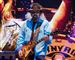 mand spiller guitar
