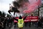 demonstranter marchere i gade