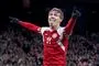 fodboldspiller jubler efter scoring