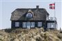 sommerhus med dansk flag 