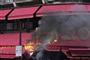 Flammer i en rød markise