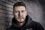 Nicklas Bendtner kigger ind i kameraet