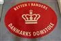 Et gulvtæppe med logoet fra retten i Randers