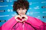 en person laver hjerte-tegn