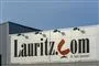 bygning med skilt der siger lauritz.com