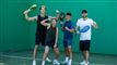 4 unge spiller padel
