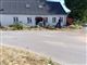 mænd arbejder ved hus