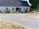 mænd arbejder ved hus