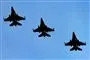 3 F-16 fly i luften