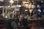 folk på bar