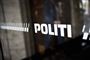 et politilogo på en dør