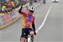 en cykelrytter triumferer