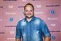 Lars Rasmussen op ad en pink baggrund