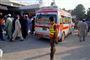 En ambulance ses her ved stedet, hvor en eksplosion fandt sted søndag i det nordvestlige Pakistan.