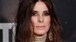 Sandra Bullock ser ked ud af det på den røde løber.