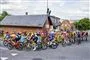 Cykelryttere runder et hjørne