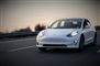 en tesla i fart