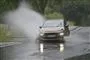 bil i regn