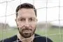 Kåre Quist ser alvorlig ud igennem et fodboldmål