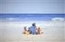 en familie på en strand