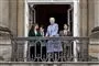 Dronningen på balkonen sammen med Nikolai og prinsesse Isabella og prins Christian.