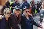 Ronnie Wood, Mick Jagger og Keith Richards med armene om hinanden