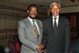 Nelson Mandela trykker hånd med Mangosuthu Buthelezi