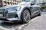 elbil holder parkeret
