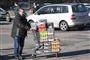 en mand med masser af øl og sodavand