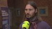Mand bliver interviewet