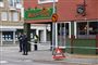 politiafspærring foran værtshus
