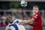 fodboldspillere i aktion 