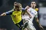 fodboldspillere i aktion