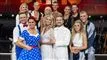 12 mennesker tæt sammen