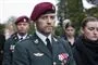 en mand med baret