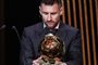 Messi med trofæet