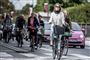 cyklister med hjelm