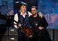 Paul McCartney og Ringo Starr på scecnen