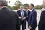 Lars Løkke i en mængde af mænd i jakkesæt