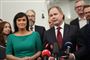 politikere møder pressen