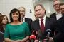 politikere møder pressen