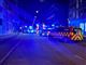 politi og ambulancer til stede på vej