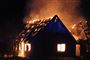 bygning i flammer