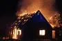 bygning i flammer