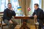 Volodymyr Zelenskyj og Mette Frederiksen ved bord