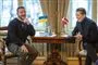 Volodymyr Zelenskyj og Mette Frederiksen ved bord