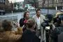 Dennis Knudsen og hans advokat og en masse pressefolk foran retten