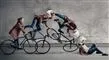 en cyklist styrter