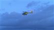 En helikopter i luften