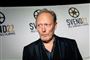 Lars Mikkelsen ser mut ud.